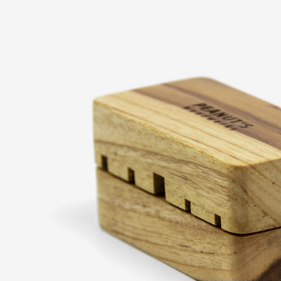 Chặn gỗ giữ dây cáp - "Bitelock" từ Peanut’s Woodworks