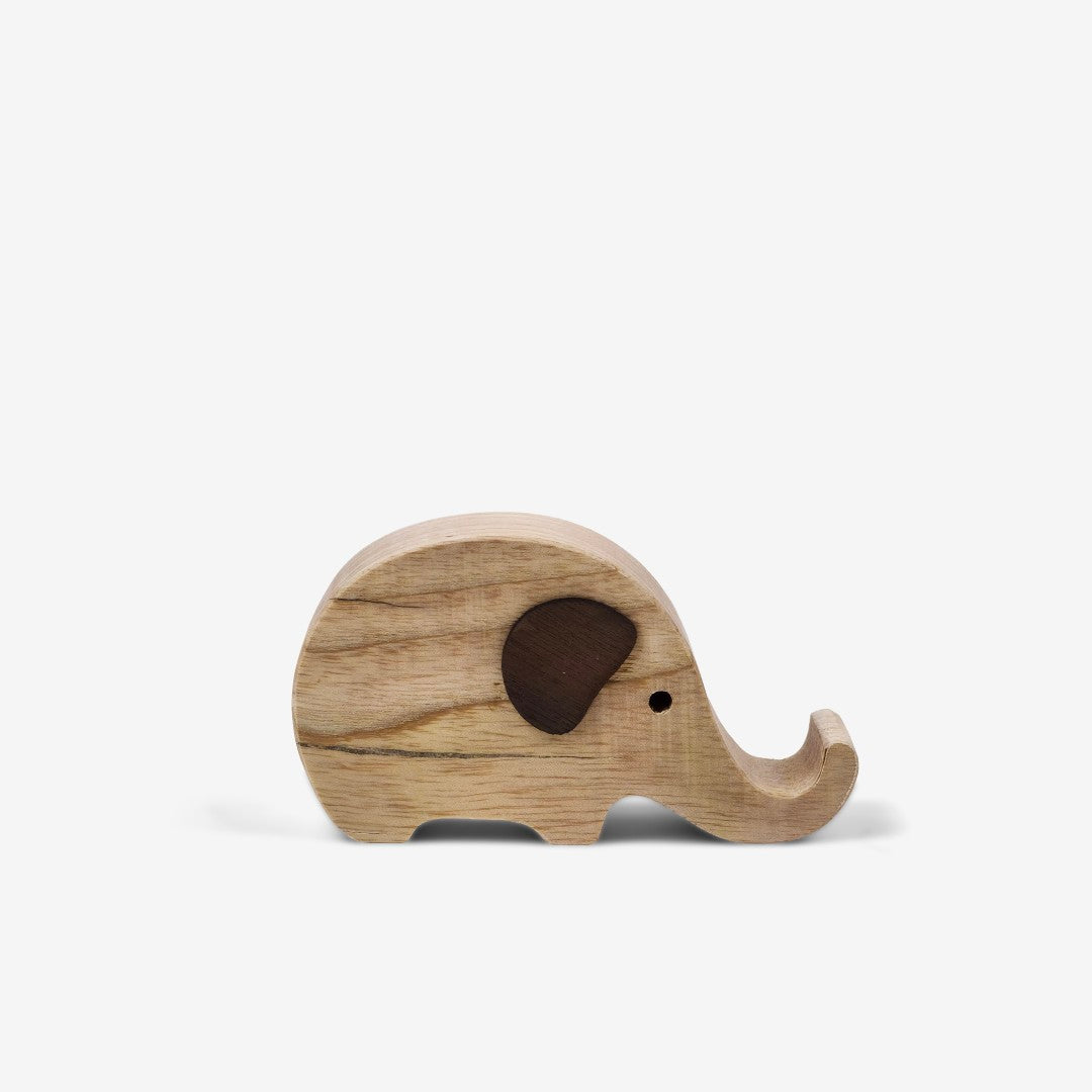 Đế gỗ gác điện thoại hình voi – “Cellephant” từ Peanut's Woodworks