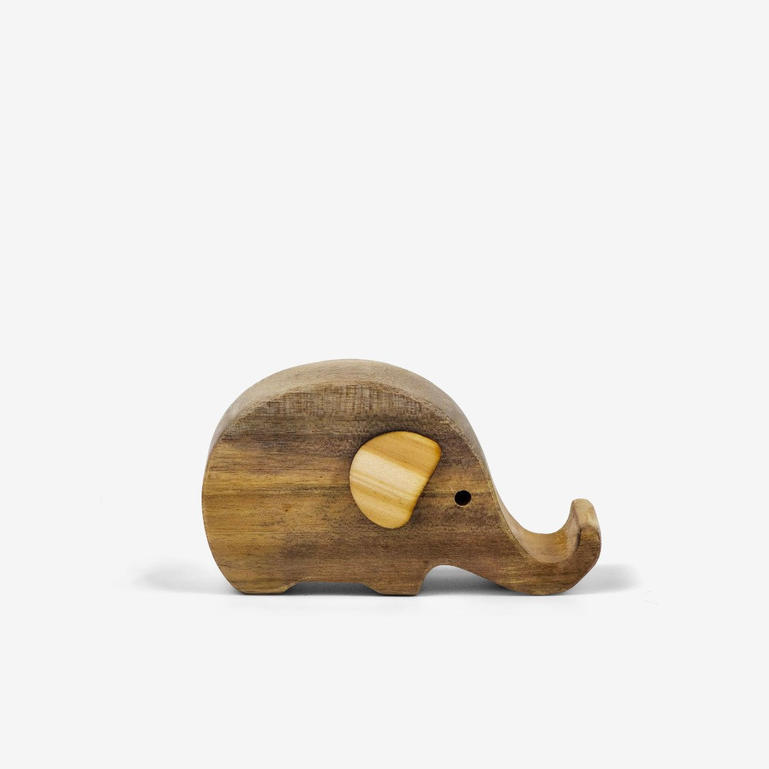 Đế gỗ gác điện thoại hình voi – “Cellephant” từ Peanut's Woodworks