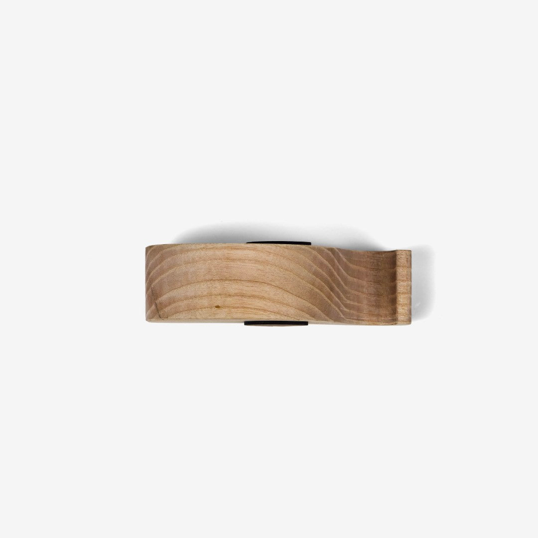 Đế gỗ gác điện thoại hình voi – “Cellephant” từ Peanut's Woodworks