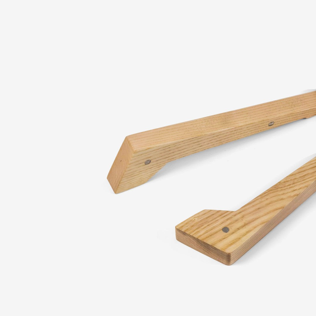 Đế kê laptop nghiêng giúp tản nhiệt – “Overstand” từ Peanut’s Woodworks