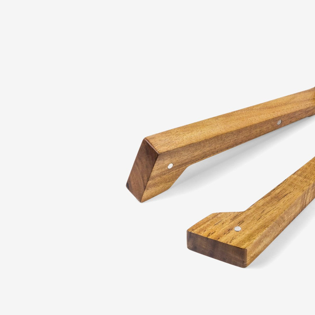 Đế kê laptop nghiêng giúp tản nhiệt – “Overstand” từ Peanut’s Woodworks