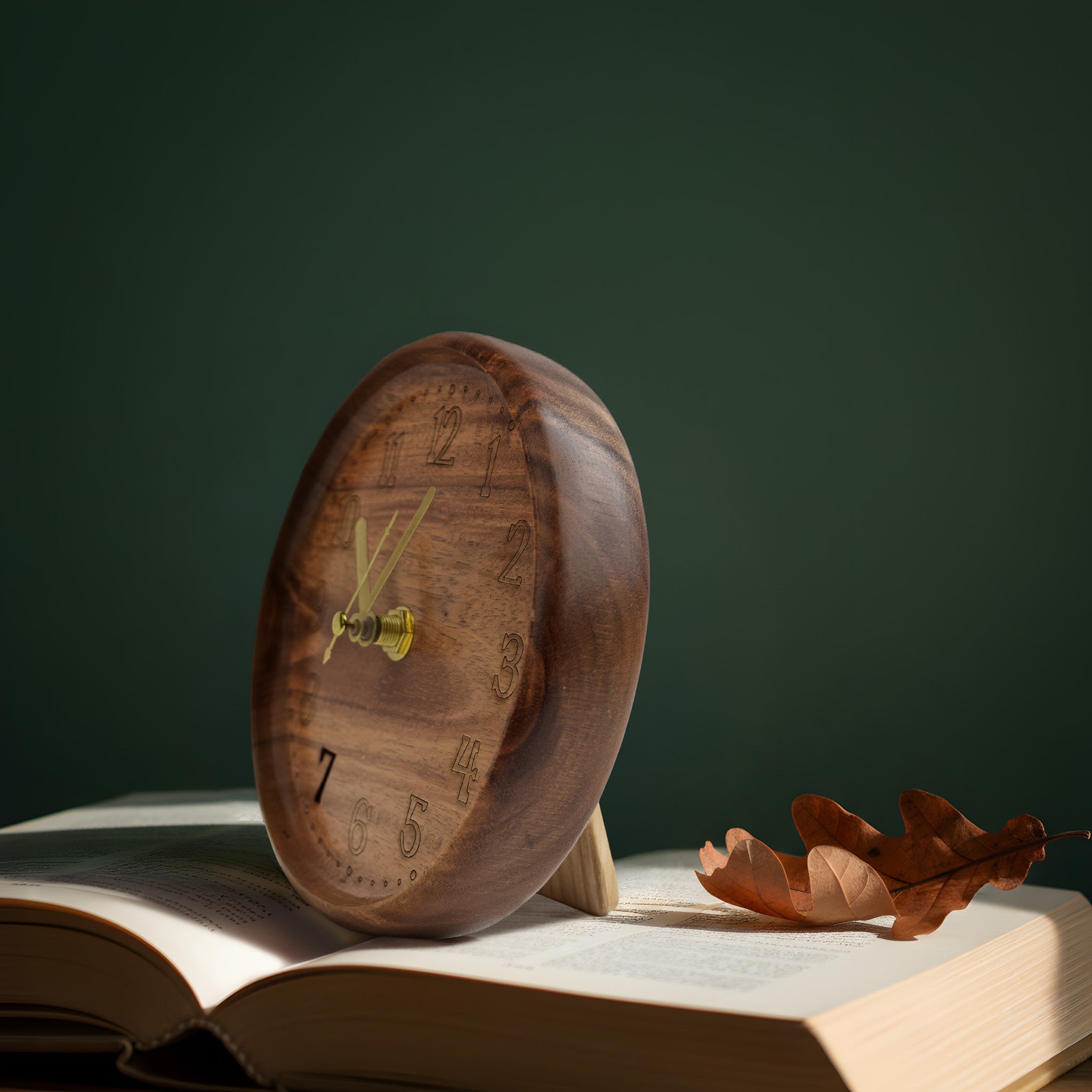 Đồng hồ gỗ để bàn - "Seven" từ Peanut’s Woodworks